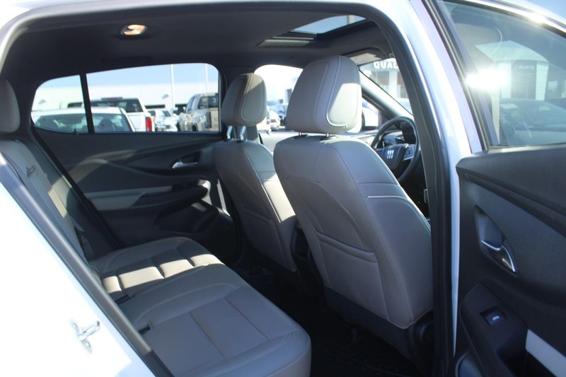 Buick Envista Vehicle Full-screen Gallery Image 12