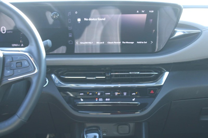 Buick Envista Vehicle Full-screen Gallery Image 15