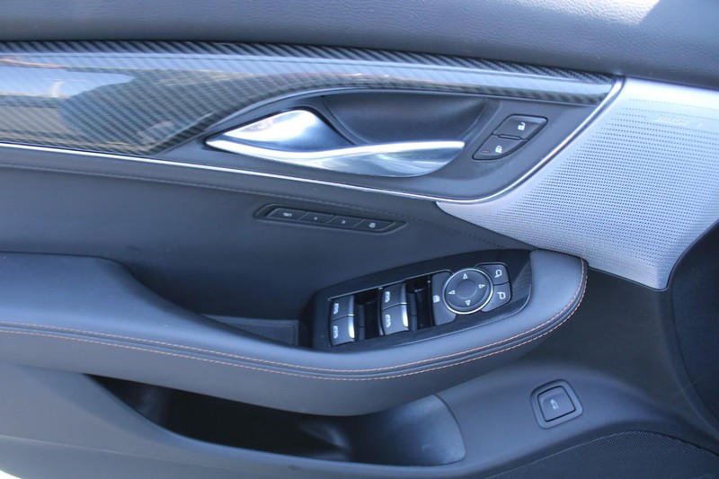 Cadillac CT5 Vehicle Full-screen Gallery Image 09