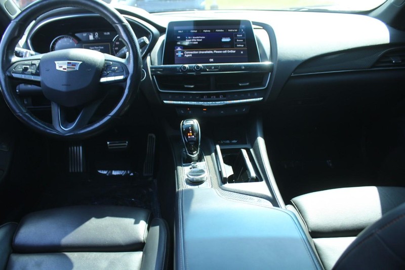 Cadillac CT5 Vehicle Full-screen Gallery Image 13
