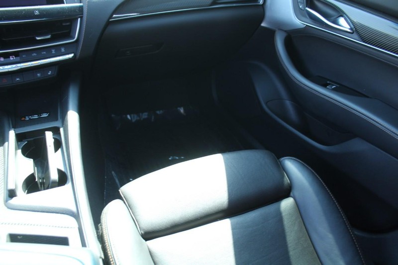 Cadillac CT5 Vehicle Full-screen Gallery Image 16