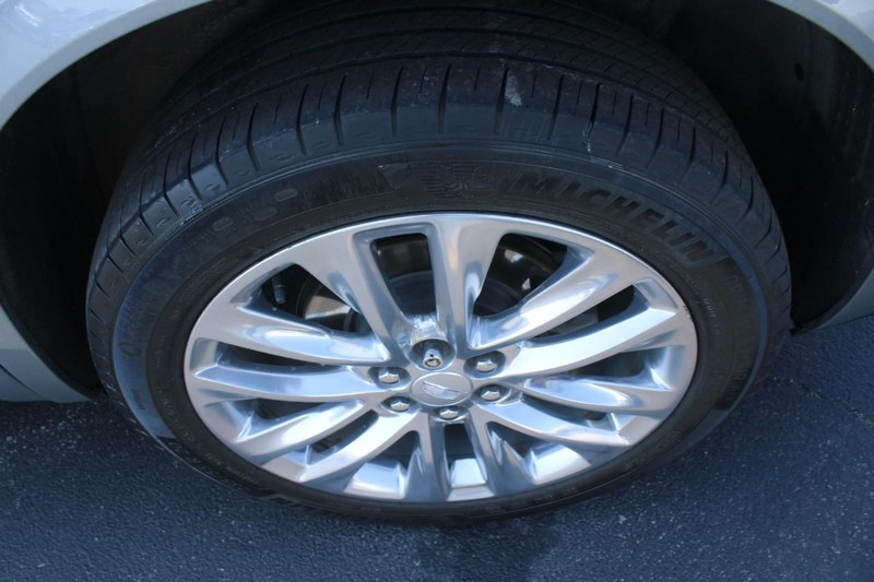 Cadillac XT6 Vehicle Full-screen Gallery Image 06