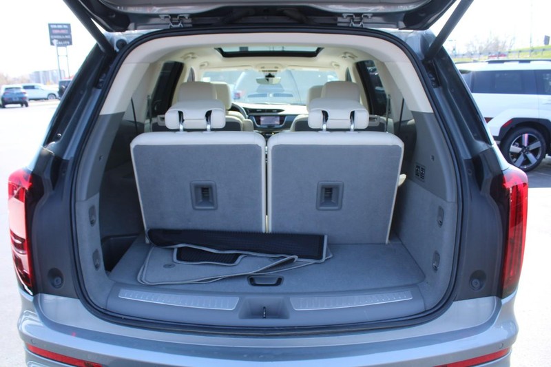 Cadillac XT6 Vehicle Full-screen Gallery Image 07