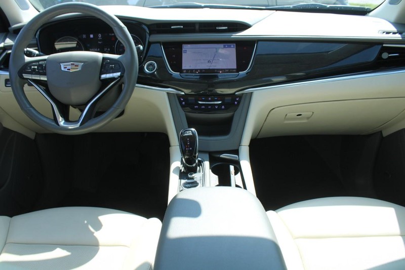 Cadillac XT6 Vehicle Full-screen Gallery Image 11