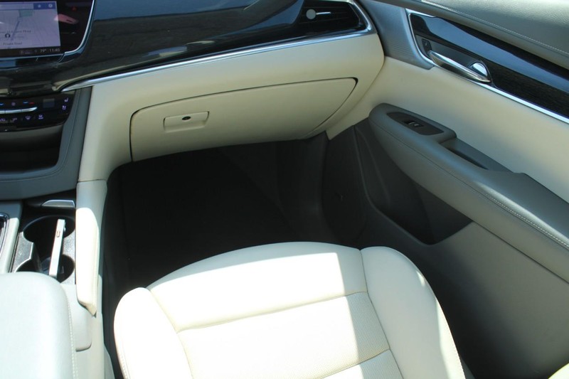 Cadillac XT6 Vehicle Full-screen Gallery Image 14