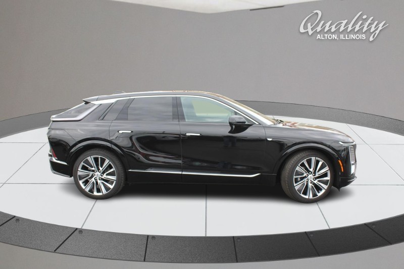 Cadillac LYRIQ Vehicle Full-screen Gallery Image 02