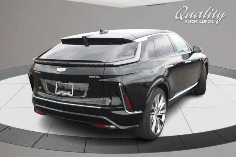 Cadillac LYRIQ Vehicle Full-screen Gallery Image 03