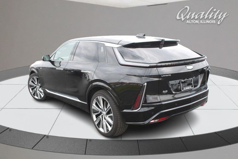 Cadillac LYRIQ Vehicle Full-screen Gallery Image 05