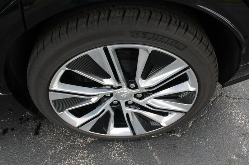 Cadillac LYRIQ Vehicle Full-screen Gallery Image 07