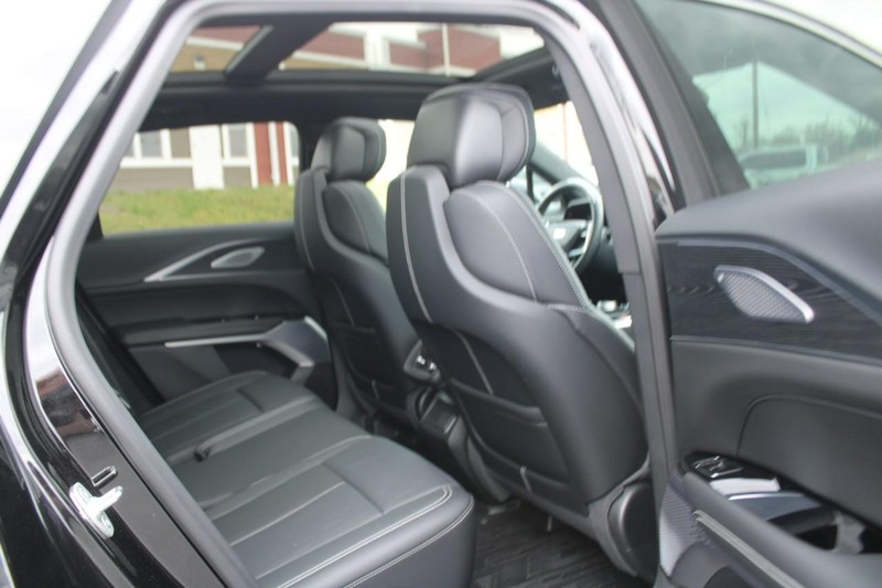 Cadillac LYRIQ Vehicle Full-screen Gallery Image 12