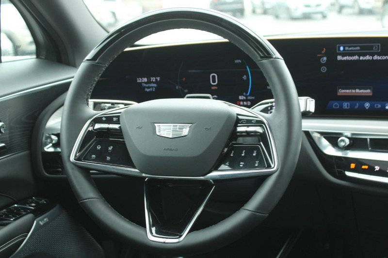 Cadillac LYRIQ Vehicle Full-screen Gallery Image 14