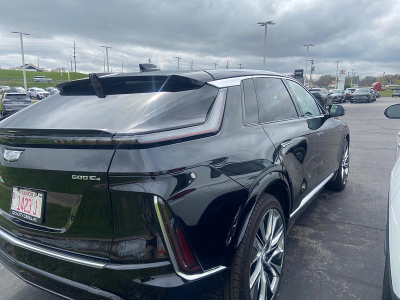 Cadillac LYRIQ Vehicle Full-screen Gallery Image 05