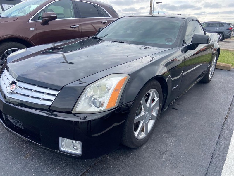 Cadillac XLR Vehicle Full-screen Gallery Image 03