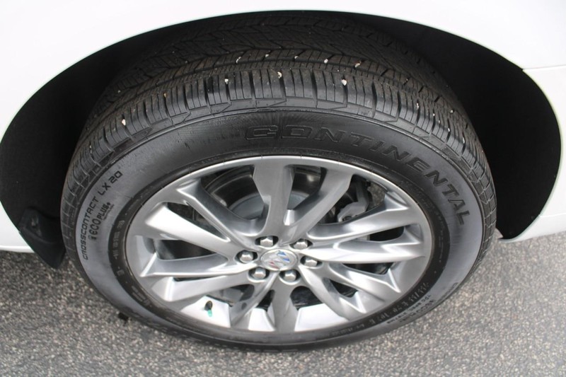 Buick Enclave Vehicle Full-screen Gallery Image 07