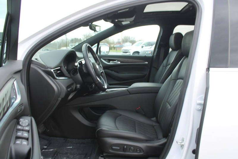 Buick Enclave Vehicle Full-screen Gallery Image 08