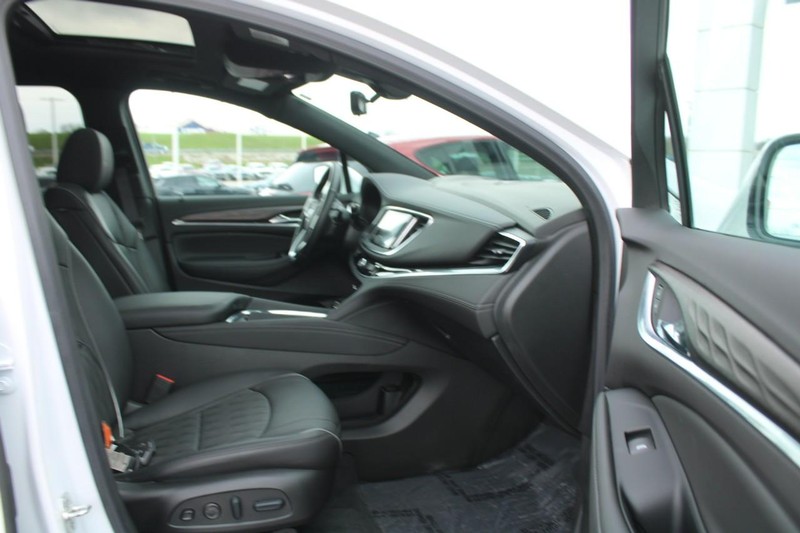 Buick Enclave Vehicle Full-screen Gallery Image 11