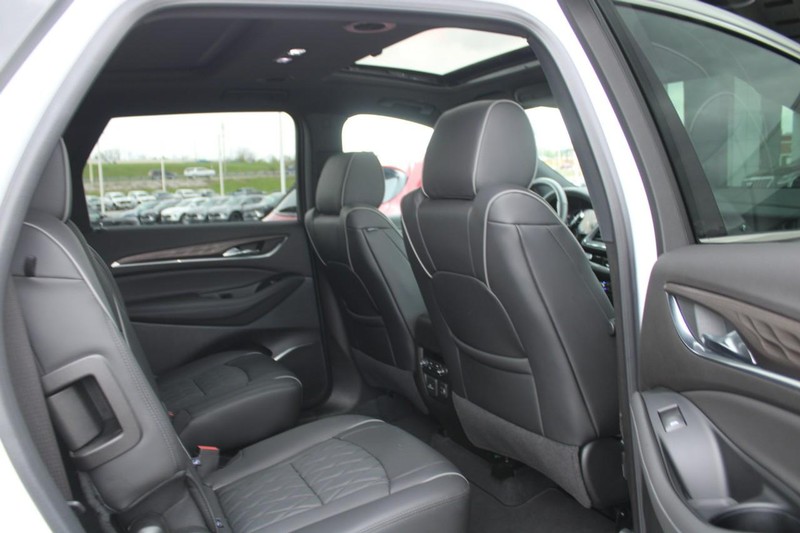 Buick Enclave Vehicle Full-screen Gallery Image 12