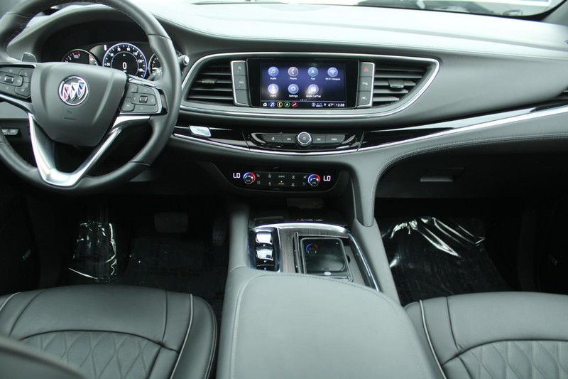 Buick Enclave Vehicle Full-screen Gallery Image 13