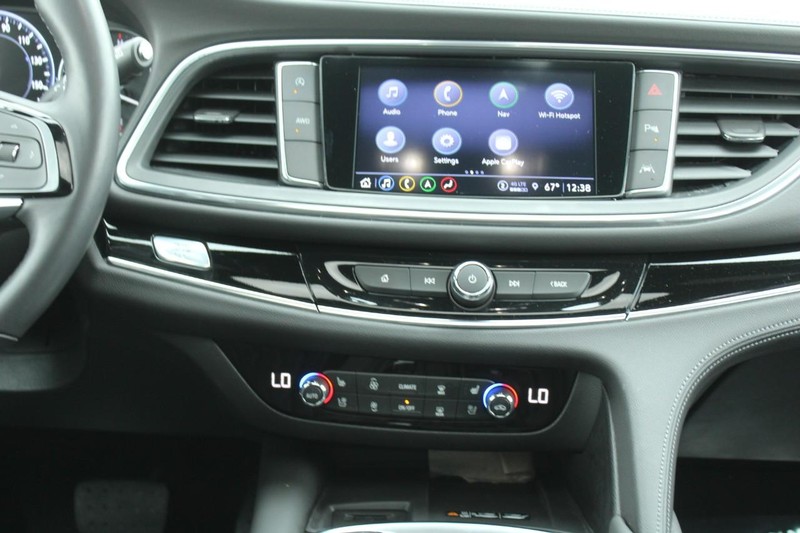 Buick Enclave Vehicle Full-screen Gallery Image 15
