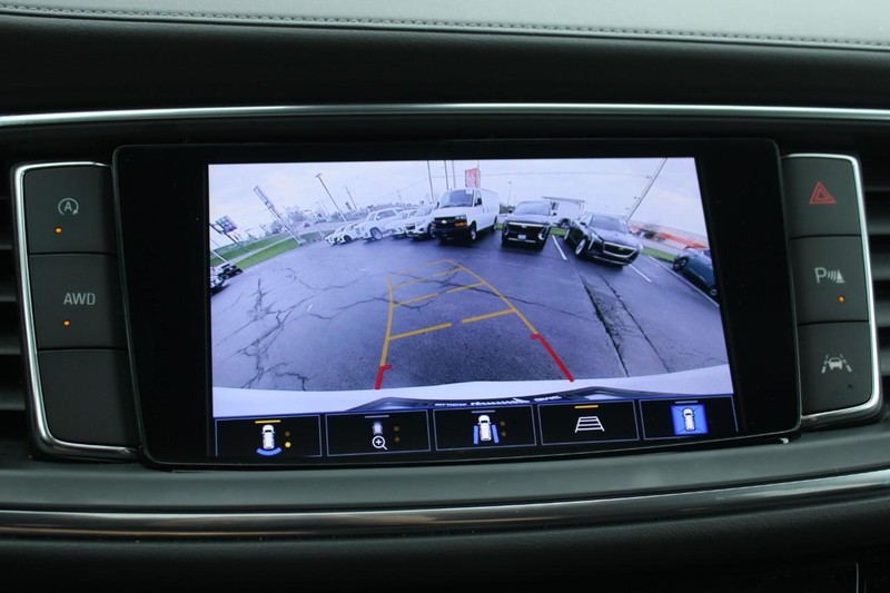 Buick Enclave Vehicle Full-screen Gallery Image 21