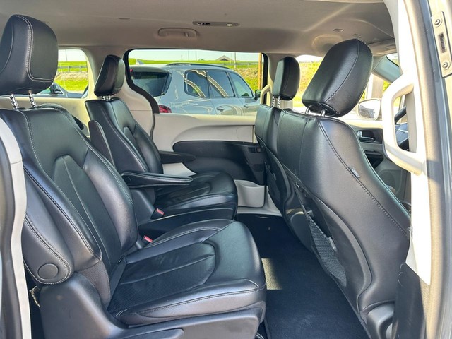 2022 Chrysler Pacifica Hybrid Touring L - Photo 10