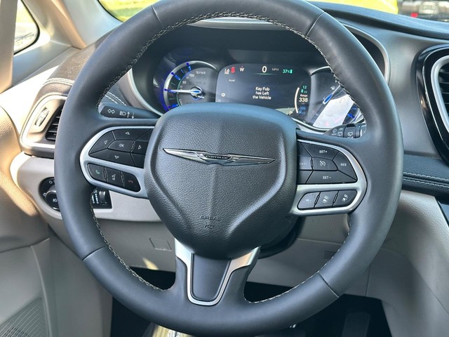 2022 Chrysler Pacifica Hybrid Touring L - Photo 12