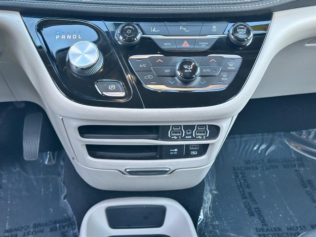 2022 Chrysler Pacifica Hybrid Touring L - Photo 14