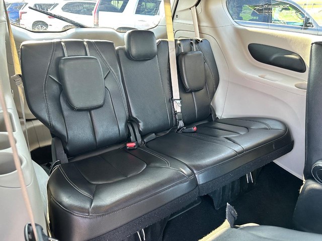2022 Chrysler Pacifica Hybrid Touring L - Photo 17