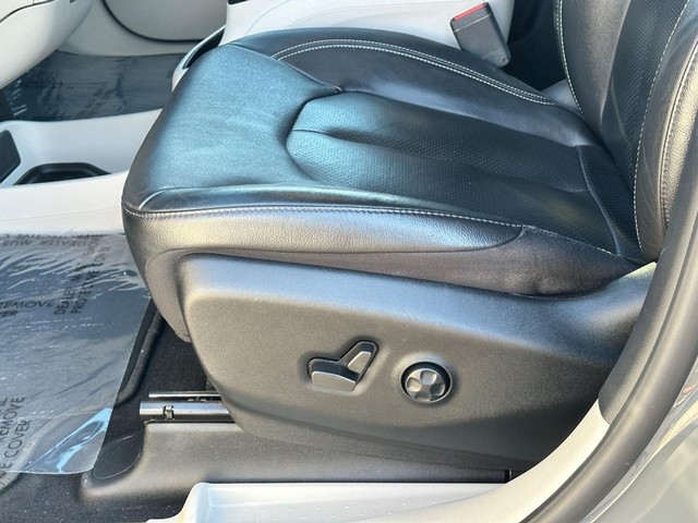 2022 Chrysler Pacifica Hybrid Touring L - Photo 19