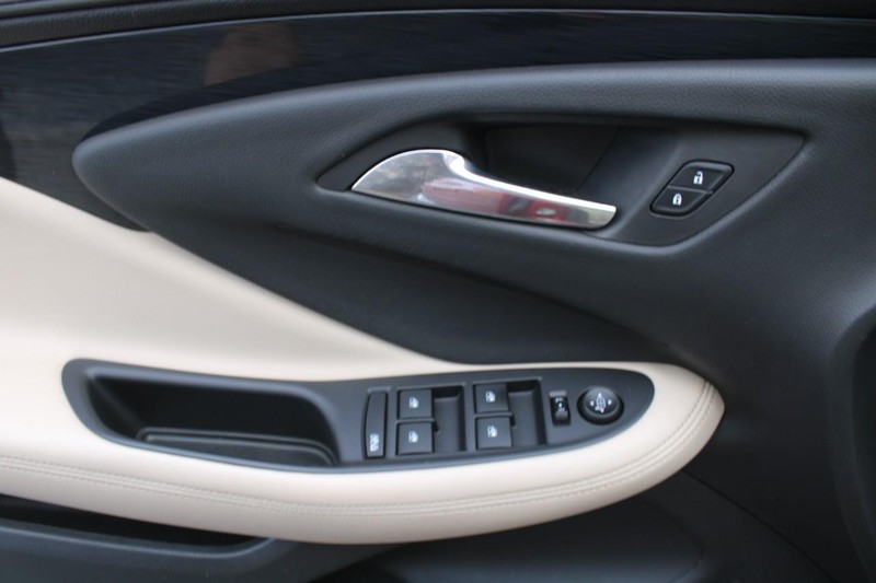 Buick Envision Vehicle Full-screen Gallery Image 09
