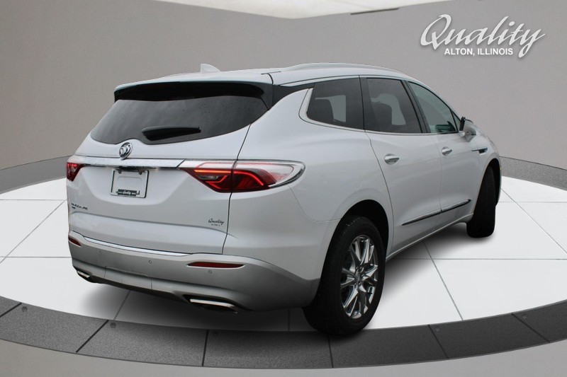 Buick Enclave Vehicle Full-screen Gallery Image 03