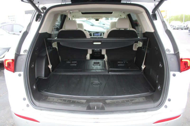 Buick Enclave Vehicle Full-screen Gallery Image 06