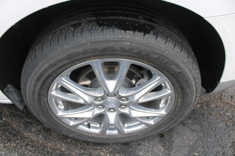 Buick Enclave Vehicle Full-screen Gallery Image 07