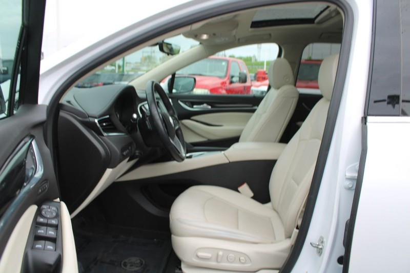 Buick Enclave Vehicle Full-screen Gallery Image 08