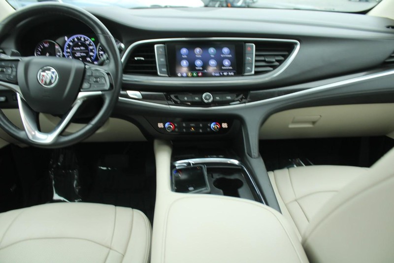 Buick Enclave Vehicle Full-screen Gallery Image 12