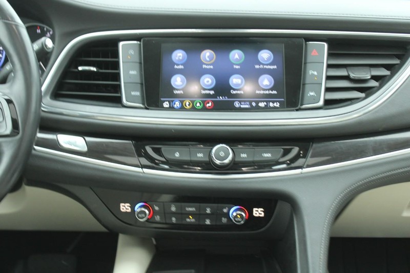Buick Enclave Vehicle Full-screen Gallery Image 14