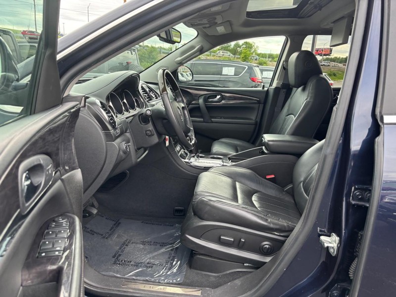 Buick Enclave Vehicle Full-screen Gallery Image 09