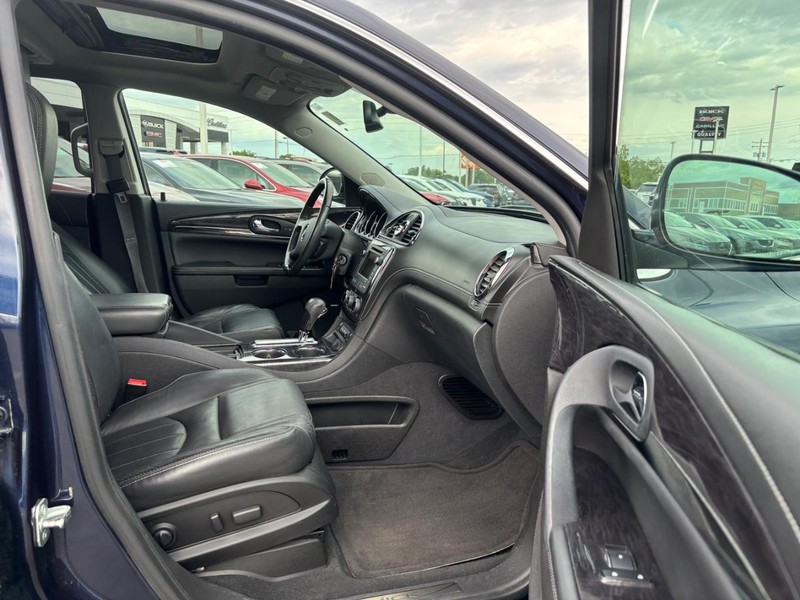 Buick Enclave Vehicle Full-screen Gallery Image 11