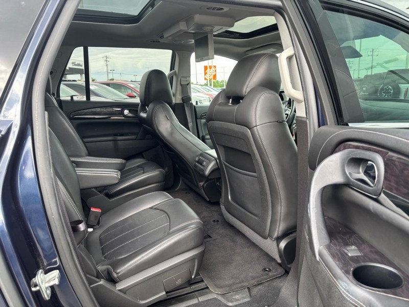 Buick Enclave Vehicle Full-screen Gallery Image 12