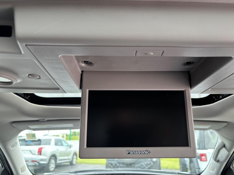 Buick Enclave Vehicle Full-screen Gallery Image 13
