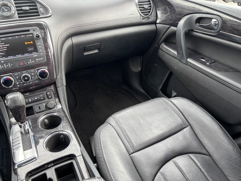 Buick Enclave Vehicle Full-screen Gallery Image 17