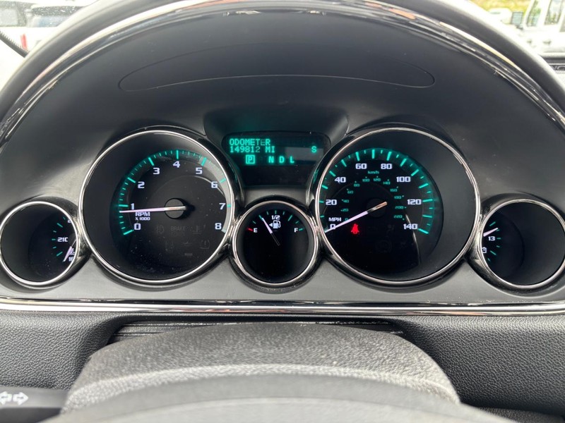 Buick Enclave Vehicle Full-screen Gallery Image 19