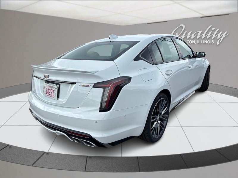 Cadillac CT5-V Vehicle Full-screen Gallery Image 03