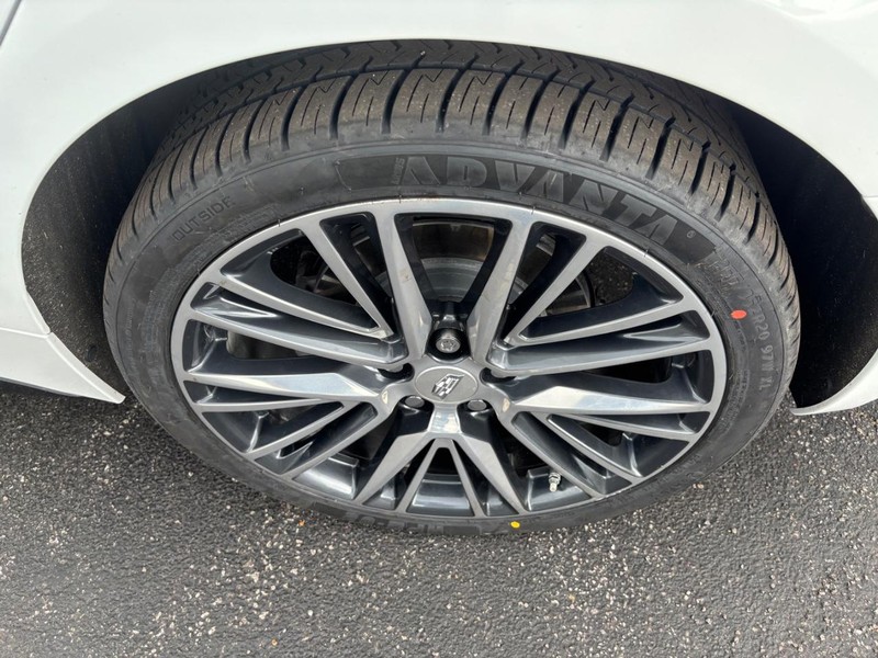 Cadillac CT5-V Vehicle Full-screen Gallery Image 07