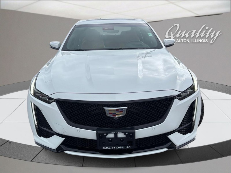 Cadillac CT5-V Vehicle Full-screen Gallery Image 10