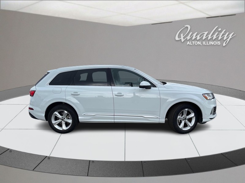 Audi Q7 Vehicle Full-screen Gallery Image 02