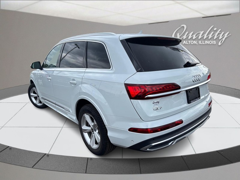 Audi Q7 Vehicle Full-screen Gallery Image 05
