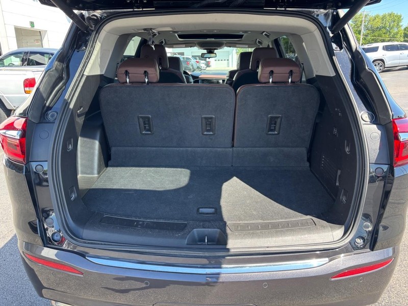 Buick Enclave Vehicle Full-screen Gallery Image 06