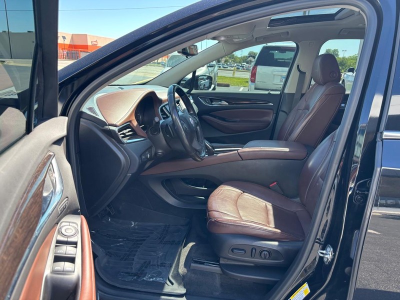 Buick Enclave Vehicle Full-screen Gallery Image 08