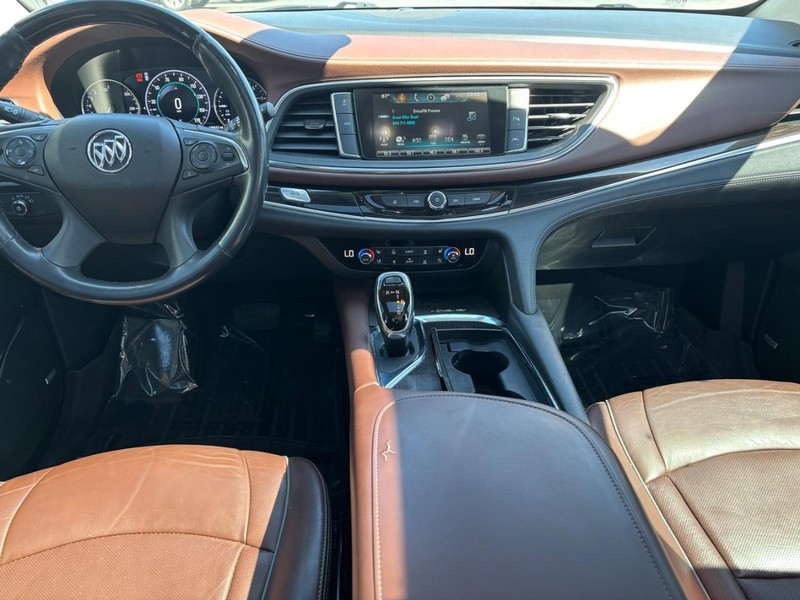 Buick Enclave Vehicle Full-screen Gallery Image 13
